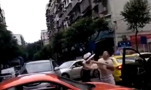 鼎格暖通：重慶保時捷女車主被奇瑞車主回打，雙方已迅速和解？